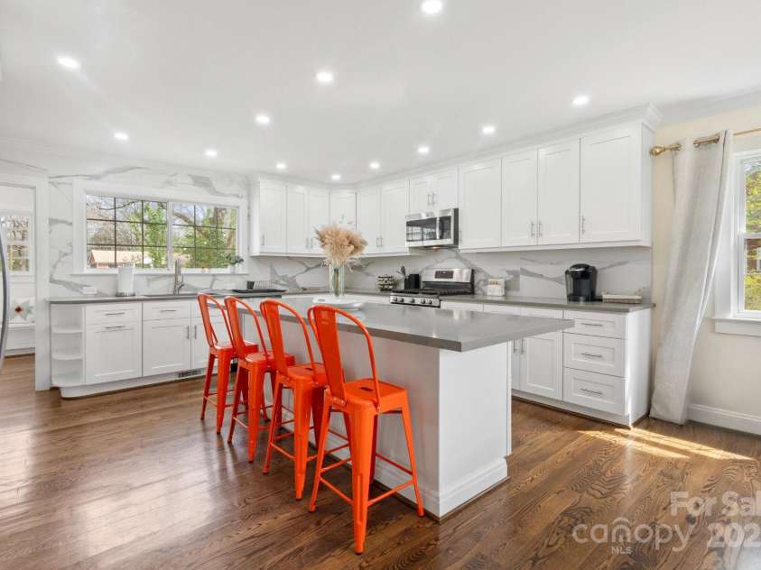 4329 Castleton Road, Charlotte, NC 28211.  MLS# CAR4235834, YatesRealty ID 8583. 