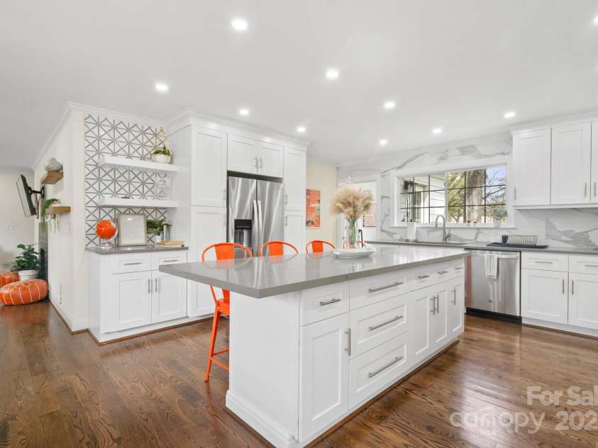 4329 Castleton Road, Charlotte, NC 28211.  MLS# CAR4235834, YatesRealty ID 8583. 