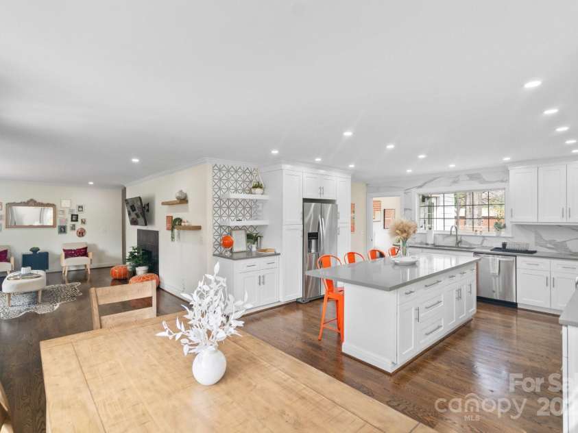 4329 Castleton Road, Charlotte, NC 28211.  MLS# CAR4235834, YatesRealty ID 8583. 