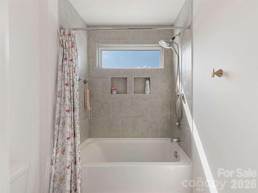 966 Scotch Meadows Loop, Monroe, NC 28110.  MLS# CAR4365046, YatesRealty ID 8583. View 2 En-S Bath!