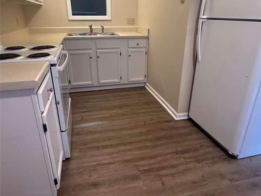222 Ridge Forest Court, Winston Salem, NC 27104.  MLS# CAR4365729, YatesRealty ID 8584. Kitchen
