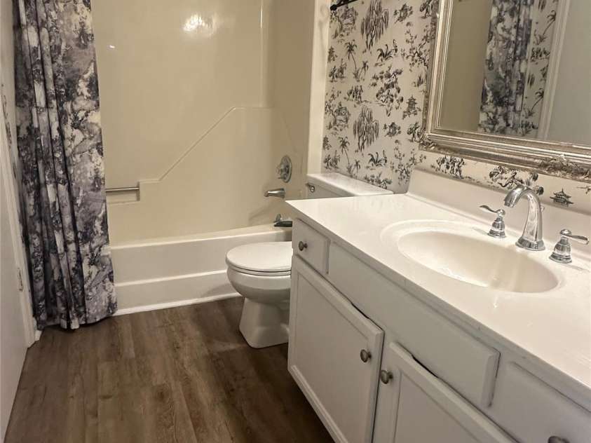 222 Ridge Forest Court, Winston Salem, NC 27104.  MLS# CAR4365729, YatesRealty ID 8584. Main bath