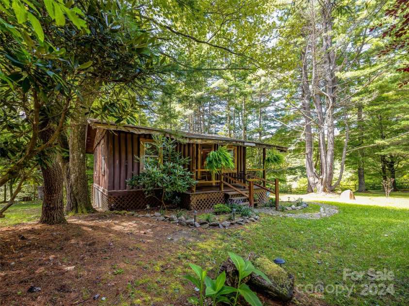 685 Shumont Road, Black Mountain, NC 28711.  MLS# CAR4174454, YatesRealty ID 8584. 