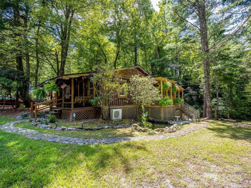 685 Shumont Road, Black Mountain, NC 28711.  MLS# CAR4174454, YatesRealty ID 8584. 