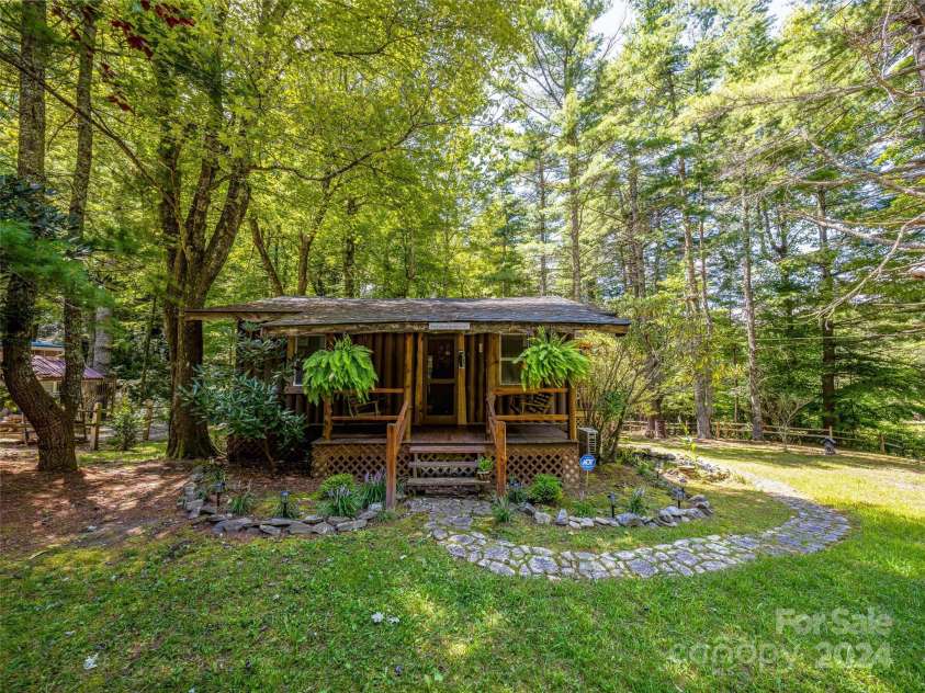 685 Shumont Road, Black Mountain, NC 28711.  MLS# CAR4174454, YatesRealty ID 8584. 