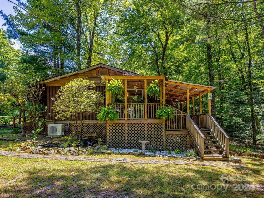685 Shumont Road, Black Mountain, NC 28711.  MLS# CAR4174454, YatesRealty ID 8584. 