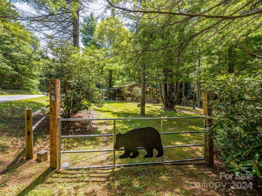 685 Shumont Road, Black Mountain, NC 28711.  MLS# CAR4174454, YatesRealty ID 8584. 