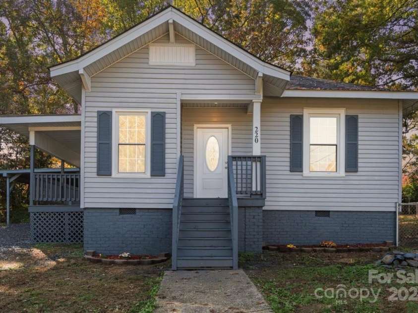 220 East Street, Albemarle, NC 28001.  MLS# CAR4197260, YatesRealty ID 8585. 