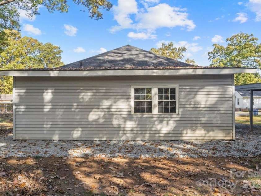 220 East Street, Albemarle, NC 28001.  MLS# CAR4197260, YatesRealty ID 8585. 