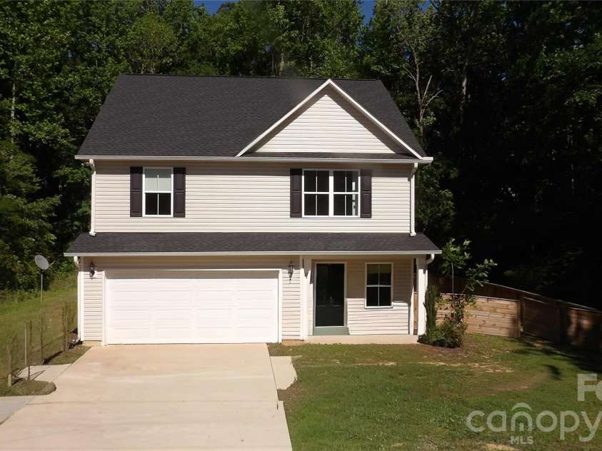 2173 Country Club Drive, Lancaster, SC 29720.  MLS# CAR4404188, YatesRealty ID 8586. Front