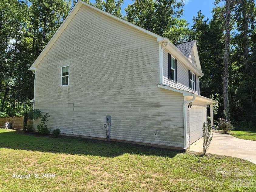 2173 Country Club Drive, Lancaster, SC 29720.  MLS# CAR4417166, YatesRealty ID 8586. Left Side