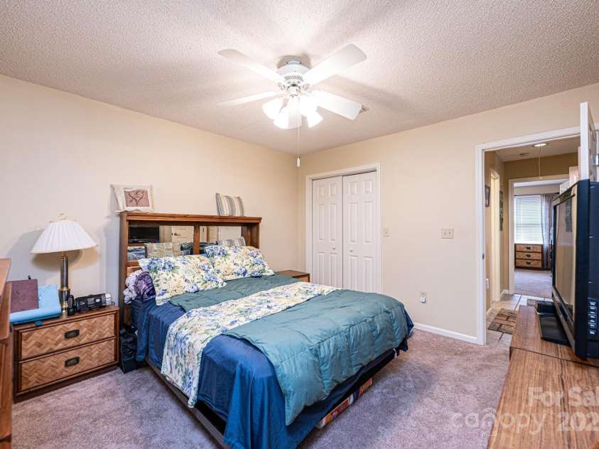 749 21st Avenue, Hickory, NC 28601.  MLS# CAR4217315, YatesRealty ID 8586. Primary bed