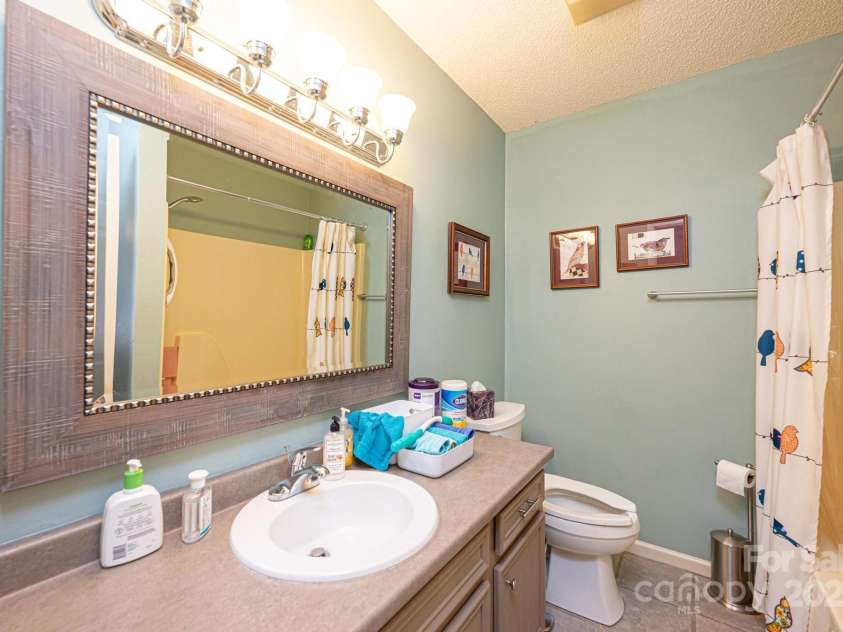 749 21st Avenue, Hickory, NC 28601.  MLS# CAR4217315, YatesRealty ID 8586. Second guest/hall bath