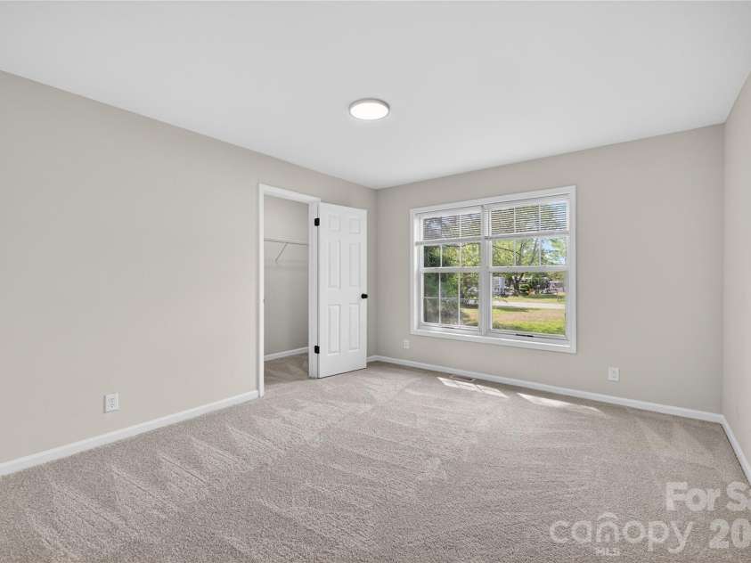 5000 Kerr Lane, Charlotte, NC 28216.  MLS# CAR4365739, YatesRealty ID 8587. 