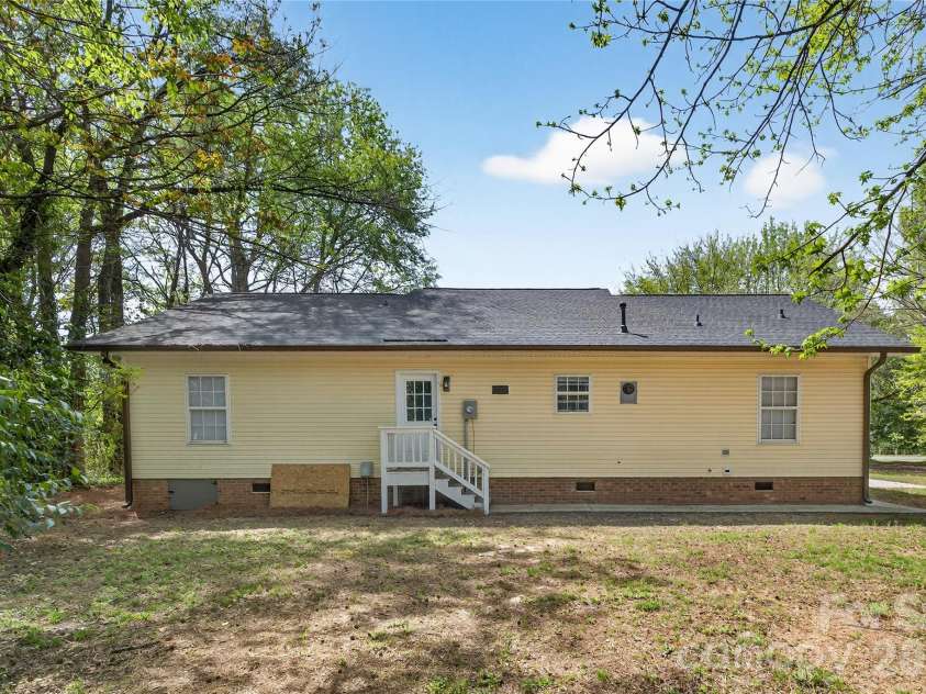 5000 Kerr Lane, Charlotte, NC 28216.  MLS# CAR4365739, YatesRealty ID 8587. 
