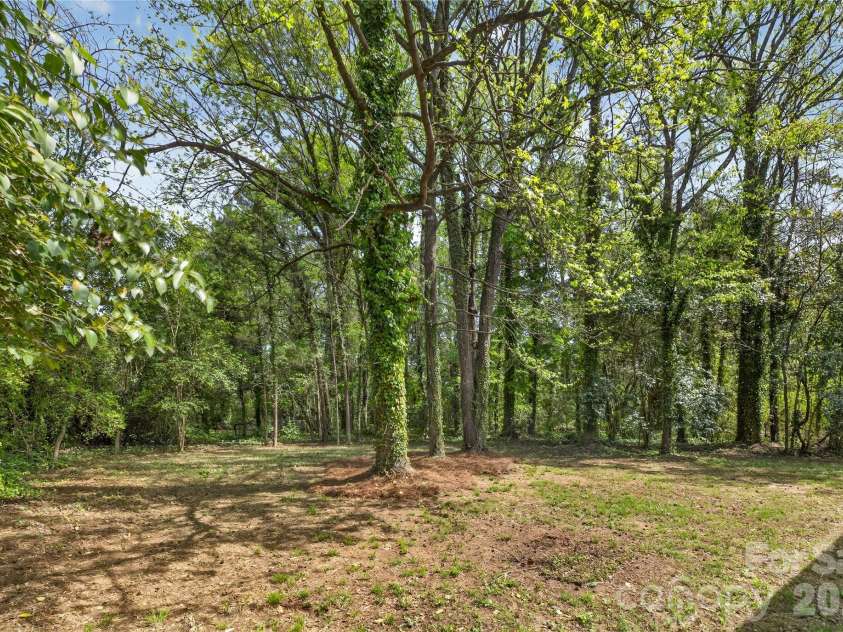 5000 Kerr Lane, Charlotte, NC 28216.  MLS# CAR4365739, YatesRealty ID 8587. 