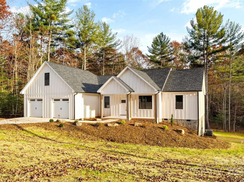 135 Hilltop Street, Morganton, NC 28655.  MLS# CAR4146614, YatesRealty ID 859. 