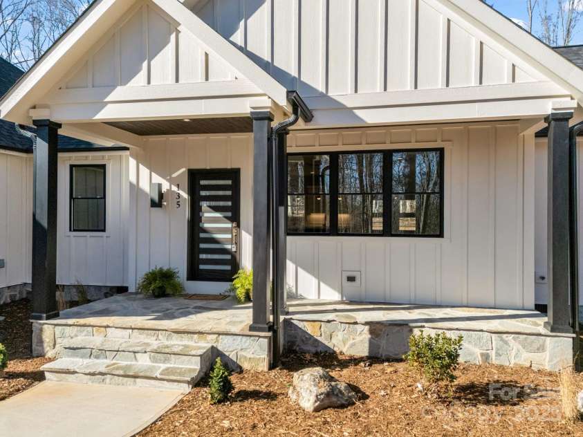 135 Hilltop Street, Morganton, NC 28655.  MLS# CAR4325300, YatesRealty ID 859. 