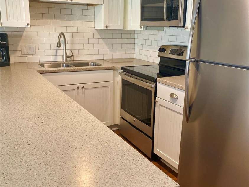 135 Fox Run Boulevard, Lake Lure, NC 28746.  MLS# CAR4226040, YatesRealty ID 8591. Great modern tile backsplash u