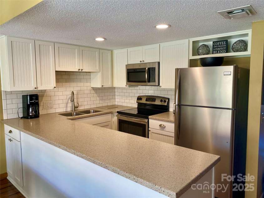 135 Fox Run Boulevard, Lake Lure, NC 28746.  MLS# CAR4226040, YatesRealty ID 8591. Modern stainless steel appliances