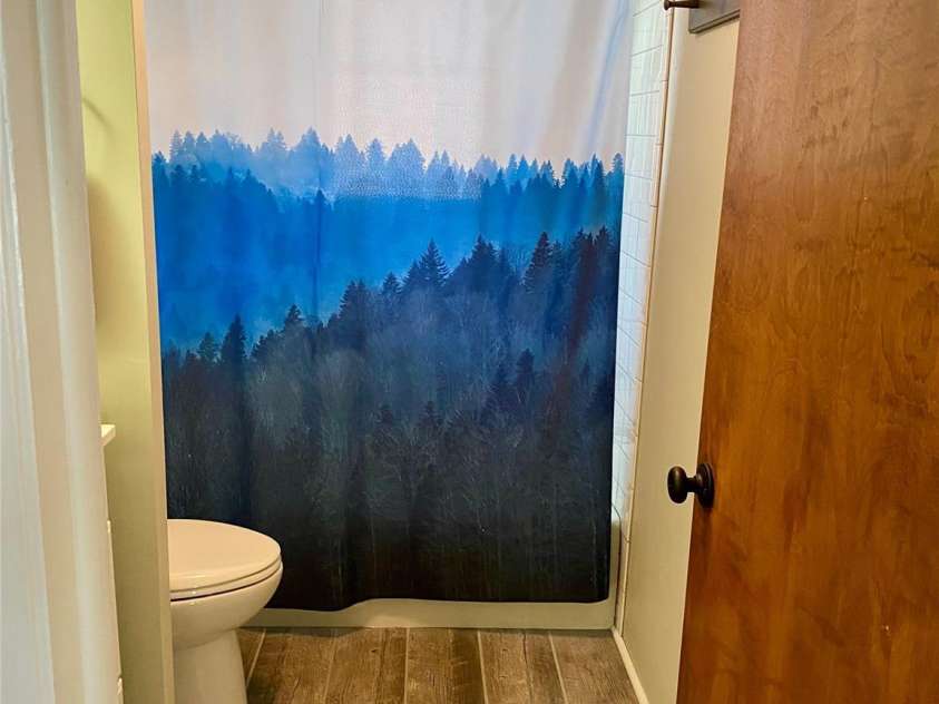 135 Fox Run Boulevard, Lake Lure, NC 28746.  MLS# CAR4226040, YatesRealty ID 8591. Updated Upstairs bathroom with tiled bath/ shower combo