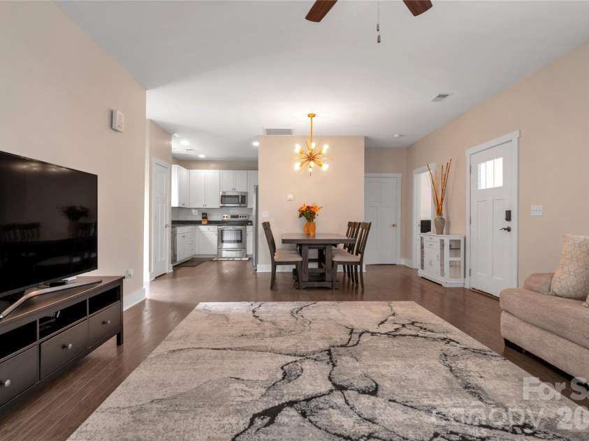 27 Mann Lane, Fletcher, NC 28732.  MLS# CAR4365790, YatesRealty ID 8591. 