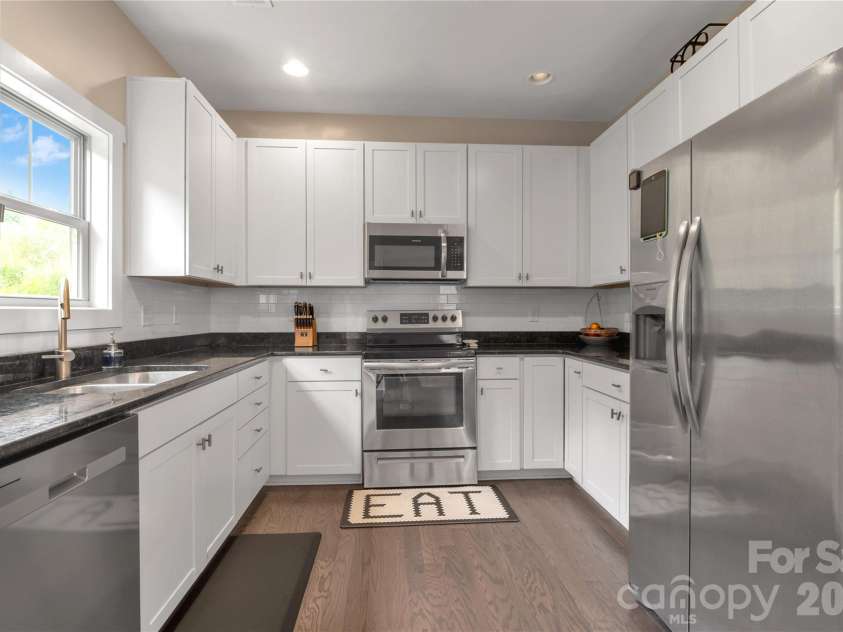 27 Mann Lane, Fletcher, NC 28732.  MLS# CAR4365790, YatesRealty ID 8591. 