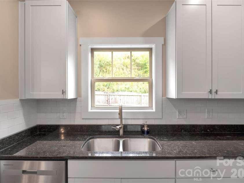 27 Mann Lane, Fletcher, NC 28732.  MLS# CAR4365790, YatesRealty ID 8591. 