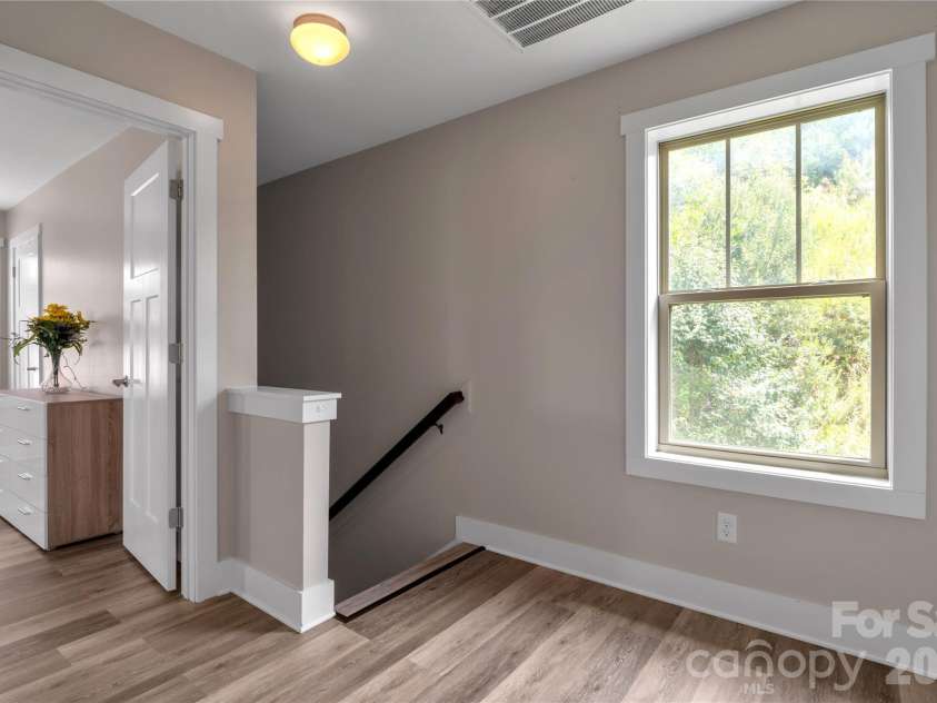 27 Mann Lane, Fletcher, NC 28732.  MLS# CAR4365790, YatesRealty ID 8591. 