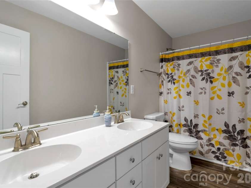 27 Mann Lane, Fletcher, NC 28732.  MLS# CAR4365790, YatesRealty ID 8591. 