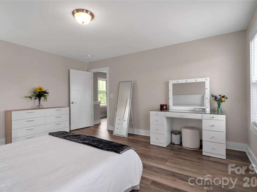 27 Mann Lane, Fletcher, NC 28732.  MLS# CAR4365790, YatesRealty ID 8591. 