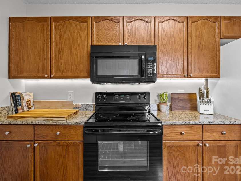 166 Chere Helen Drive, Mooresville, NC 28115.  MLS# CAR4232685, YatesRealty ID 8592. 