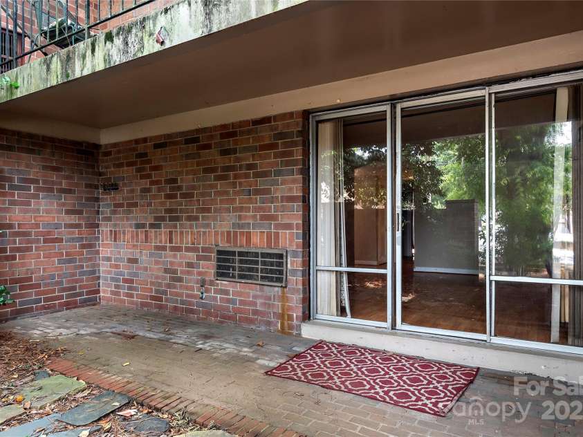 1733 Hawthorne Road, Winston Salem, NC 27103.  MLS# CAR4251766, YatesRealty ID 8593. 