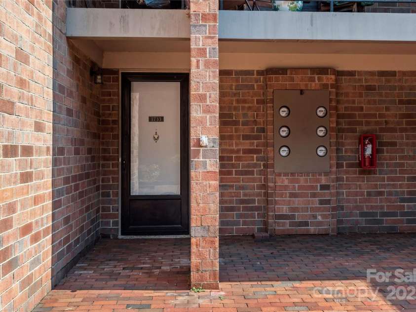 1733 Hawthorne Road, Winston Salem, NC 27103.  MLS# CAR4251766, YatesRealty ID 8593. 