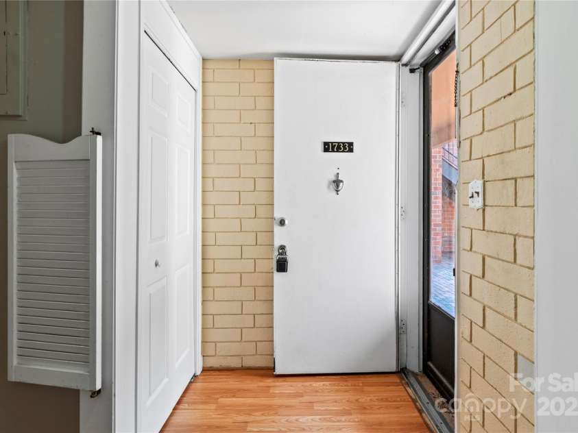 1733 Hawthorne Road, Winston Salem, NC 27103.  MLS# CAR4251766, YatesRealty ID 8593. 