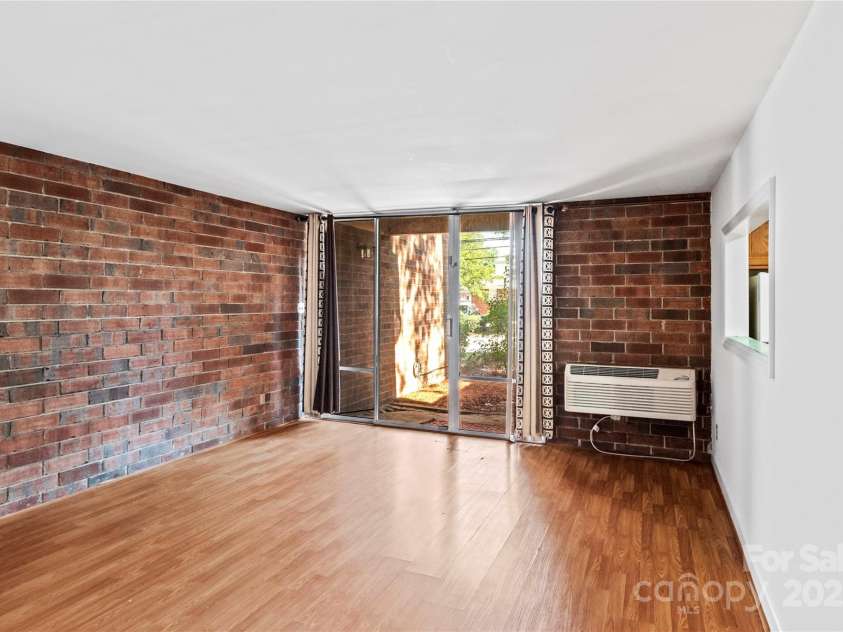 1733 Hawthorne Road, Winston Salem, NC 27103.  MLS# CAR4251766, YatesRealty ID 8593. 