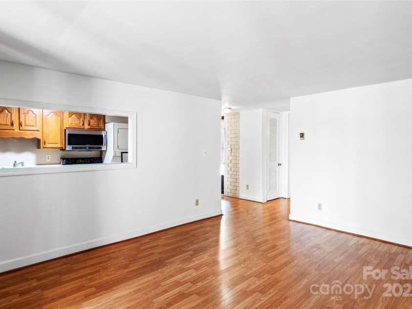 1733 Hawthorne Road, Winston Salem, NC 27103.  MLS# CAR4251766, YatesRealty ID 8593. 