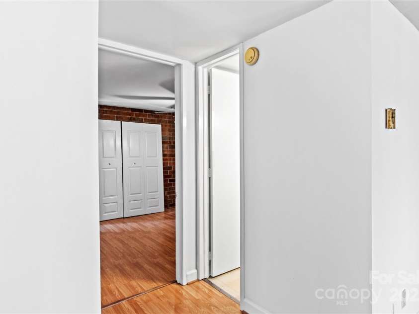 1733 Hawthorne Road, Winston Salem, NC 27103.  MLS# CAR4251766, YatesRealty ID 8593. 