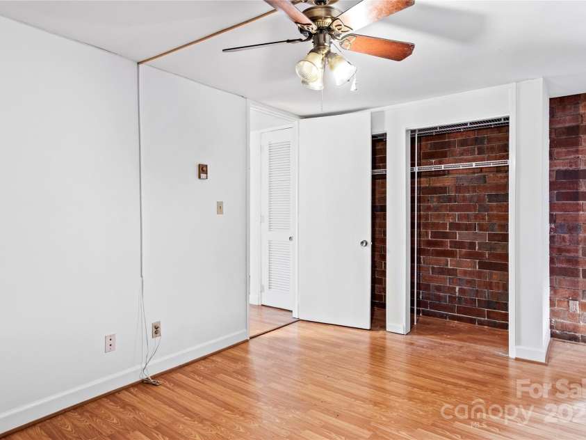 1733 Hawthorne Road, Winston Salem, NC 27103.  MLS# CAR4251766, YatesRealty ID 8593. 