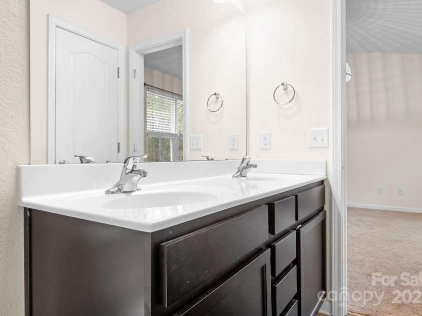9230 Avery Meadows Drive, Charlotte, NC 28216.  MLS# CAR4241146, YatesRealty ID 8595. 