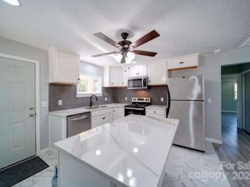 600 Burns Street, Wadesboro, NC 28170.  MLS# CAR4248339, YatesRealty ID 8596. 