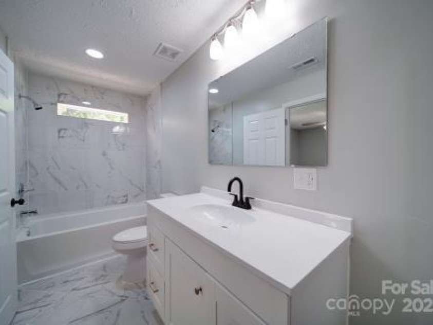 600 Burns Street, Wadesboro, NC 28170.  MLS# CAR4248339, YatesRealty ID 8596. 