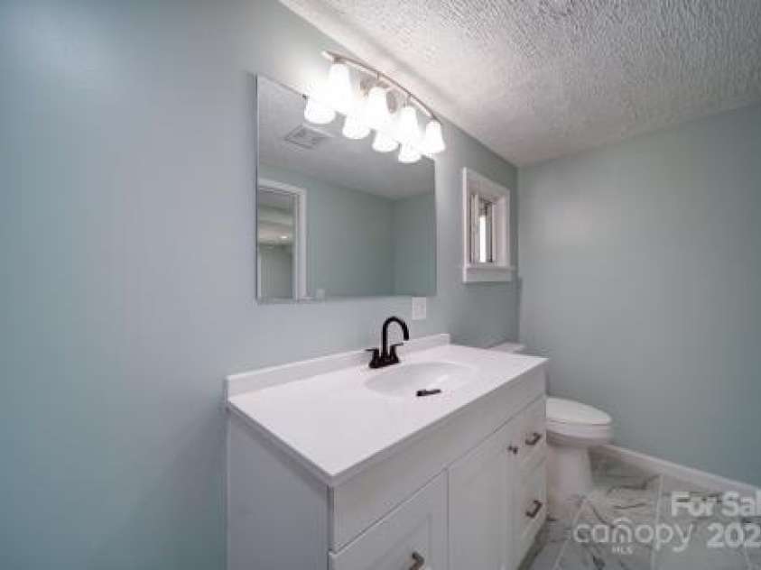 600 Burns Street, Wadesboro, NC 28170.  MLS# CAR4248339, YatesRealty ID 8596. 