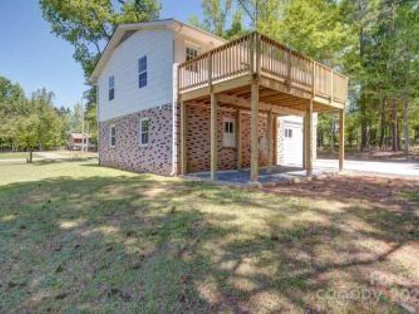 600 Burns Street, Wadesboro, NC 28170.  MLS# CAR4248339, YatesRealty ID 8596. 