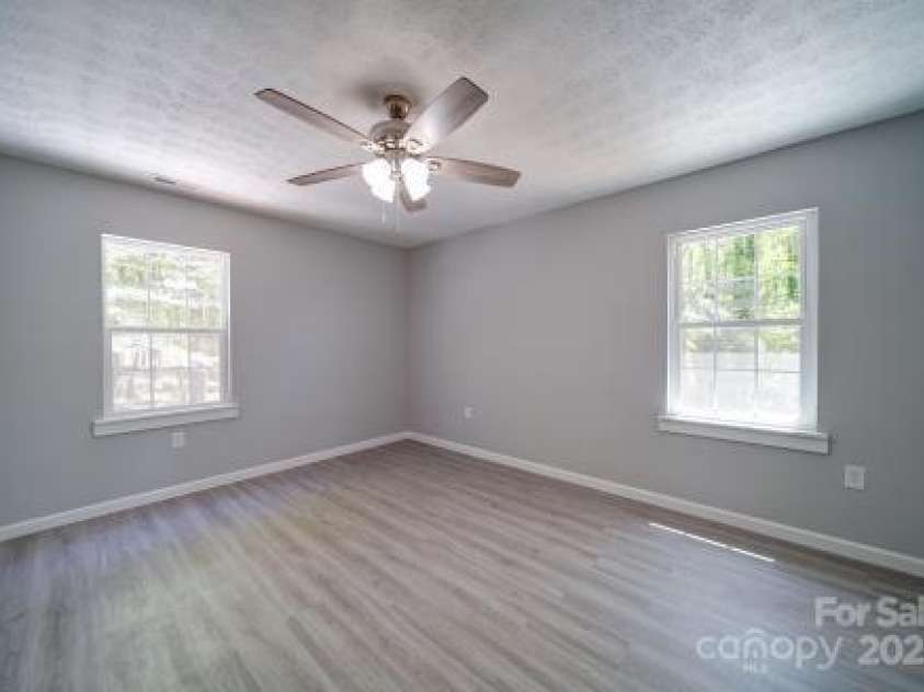 600 Burns Street, Wadesboro, NC 28170.  MLS# CAR4248339, YatesRealty ID 8596. Family room