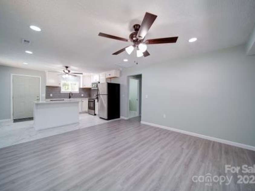 600 Burns Street, Wadesboro, NC 28170.  MLS# CAR4248339, YatesRealty ID 8596. Kitchen Den/Combo