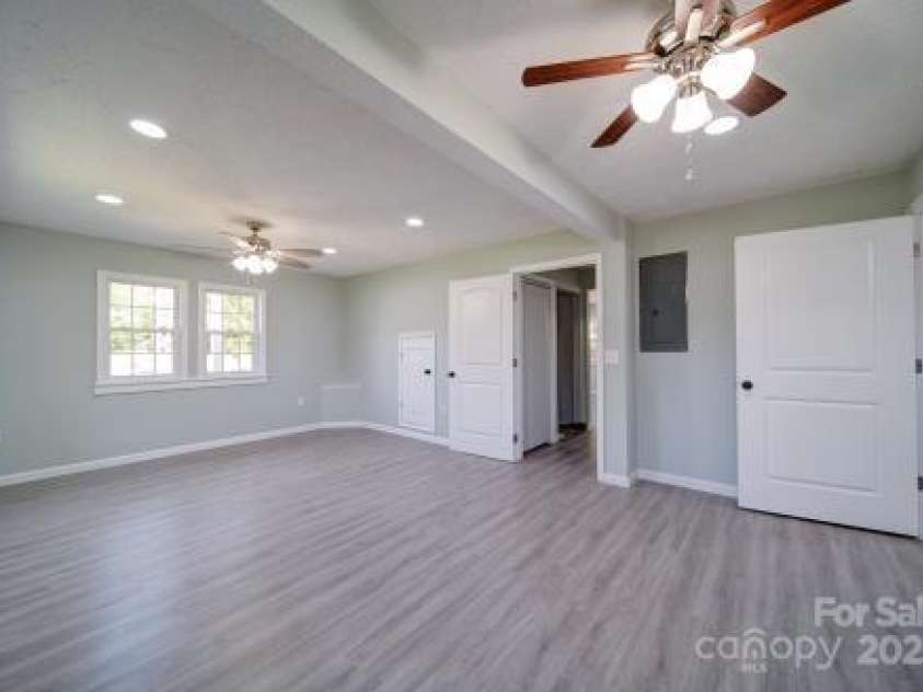 600 Burns Street, Wadesboro, NC 28170.  MLS# CAR4248339, YatesRealty ID 8596. Primary bedroom