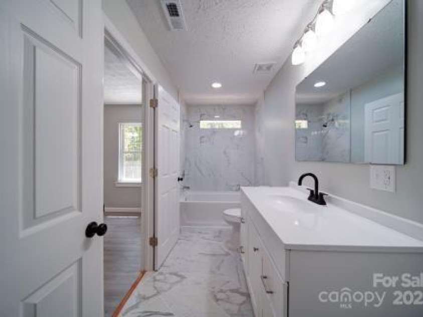 600 Burns Street, Wadesboro, NC 28170.  MLS# CAR4248339, YatesRealty ID 8596. Upstairs bath