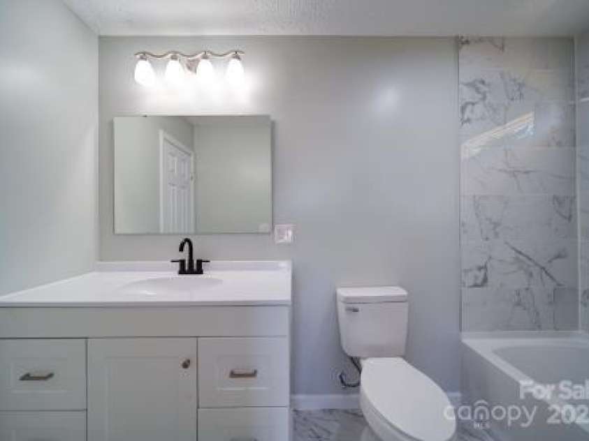 600 Burns Street, Wadesboro, NC 28170.  MLS# CAR4248339, YatesRealty ID 8596. Upstairs bathroom