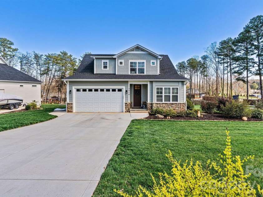 4970 Surfwood Drive, Sherrills Ford, NC 28673.  MLS# CAR4363539, YatesRealty ID 8597. 